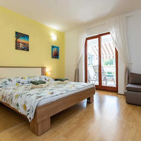 Klara, Malinska, Vantacici, Island Krk Apartment