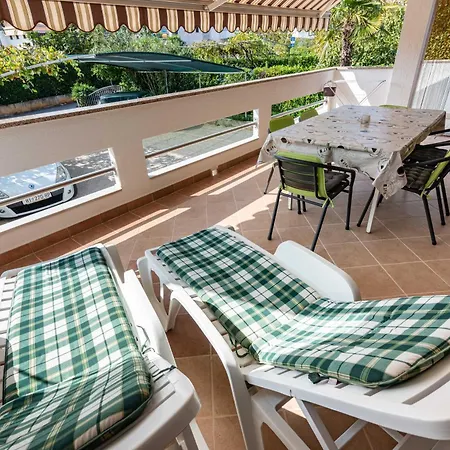 Klara, Malinska, Vantacici, Island Krk Apartment